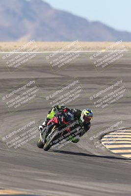 media/Oct-30-2025-Racers Edge (Thu) [[dabbdaf680]]/3-B Group/Session 2 (Bowl Exit)/